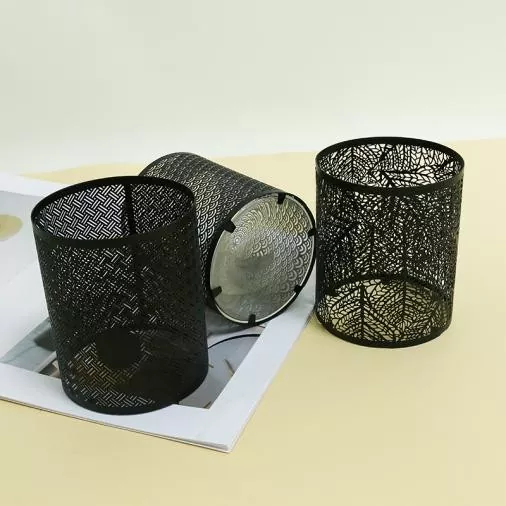 Pemegang lilin logam hitam Pemegang lilin logam hitam